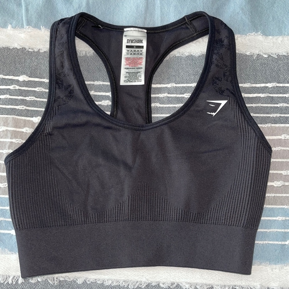 New⭐️Gymshark sports bra racer back small